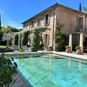 https://les-tilleuls-84300.fr-provencehotel.com